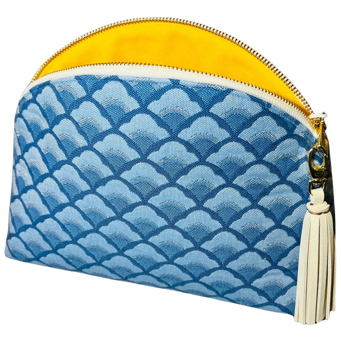 Blue Scallop Performance Pouch